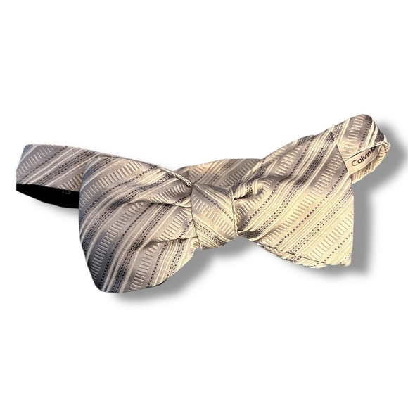 Calvin Klein Gray Patterned Bow Tie - Picture 7 of 8
